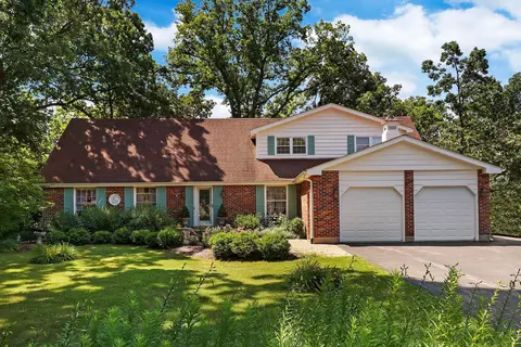 4713 Valerie Dr, Crystal Lake, IL 60014