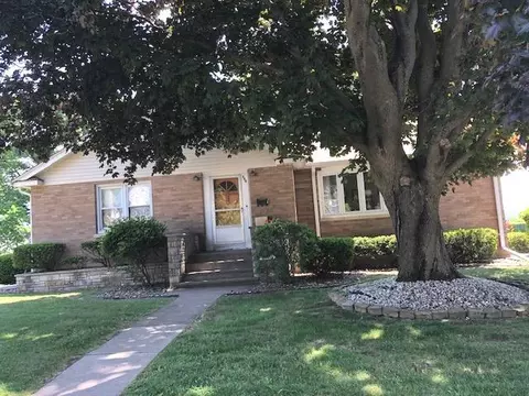 366 Harden St, Antioch, IL 60002