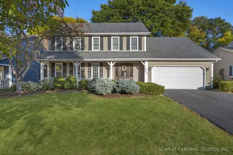 102 Green Valley Dr, Naperville, IL 60540