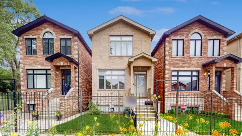 421 W 42nd St, Chicago, IL 60609