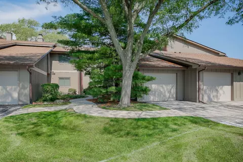 2 S531 Emerald Green Dr #G, Warrenville, IL 60555