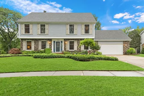 1700 Young Dr, Libertyville, IL 60048