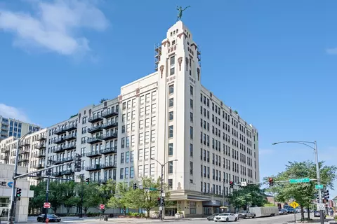 758 N Larrabee St #633, Chicago, IL 60654