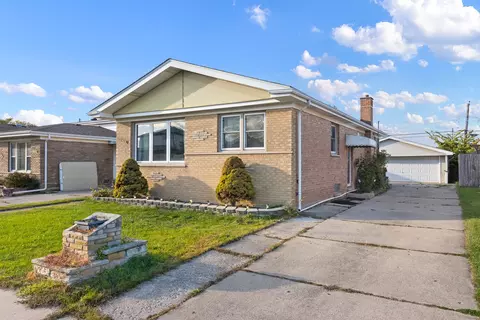 3835 Emerson Dr, Schiller Park, IL 60176