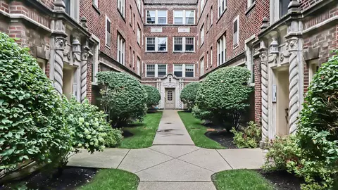 7316 N Honore St #406, Chicago, IL 60626