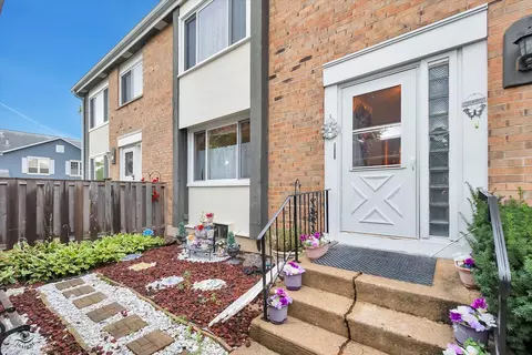 312 Redwing Dr, Bolingbrook, IL 60440