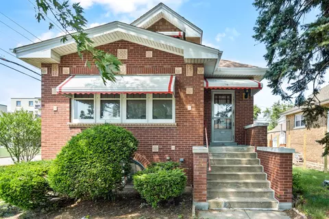 7946 W Elmgrove Dr, Elmwood Park, IL 60707
