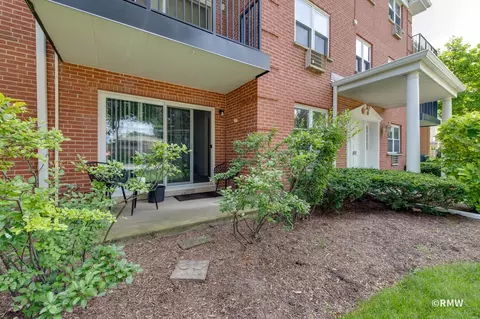 801 E Miner St #1B, Arlington Heights, IL 60004
