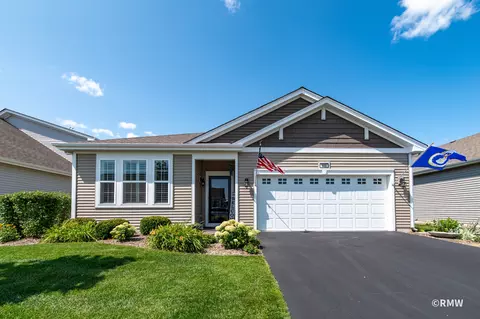 900 Americana Ave, Pingree Grove, IL 60140