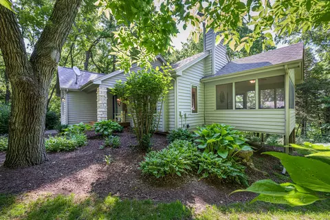 8 Thunder Rock Trl, Galena, IL 61036