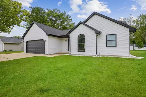 2704 Somerset Dr, Urbana, IL 61802