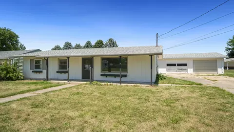 420 Hill St, Mount Morris, IL 61054
