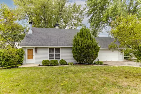 1108 N Crescent Ct, Round Lake, IL 60073