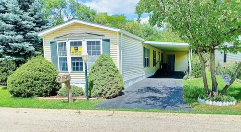 715 Hillcrest Ln, Crystal Lake, IL 60014