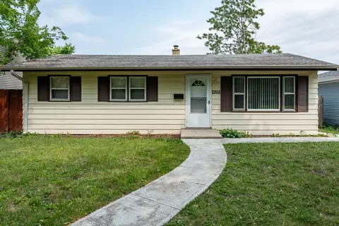 2205 Hermon Ave, Zion, IL 60099