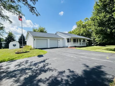 1973 S Weldon Rd, Winnebago, IL 61088