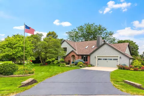 614 Morningside Dr, Chenoa, IL 61726