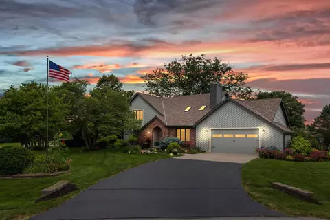 614 Morningside Dr, Chenoa, IL 61726 photo 2