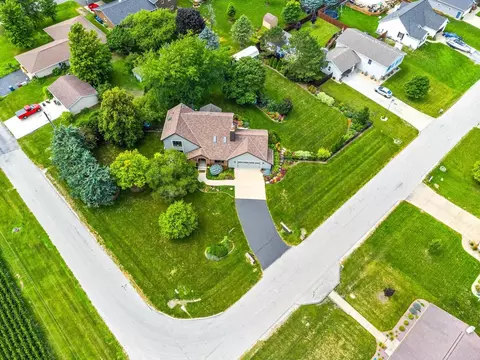 614 Morningside Dr, Chenoa, IL 61726 photo 4