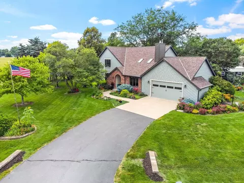 614 Morningside Dr, Chenoa, IL 61726 photo 3