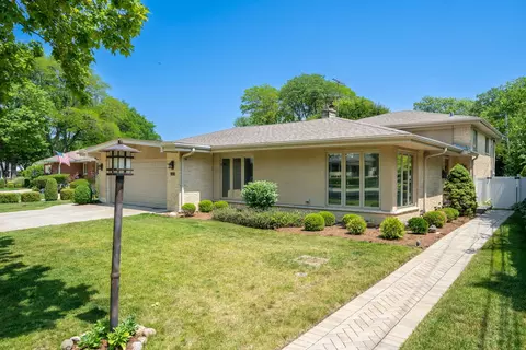 1401 Castle Dr, Park Ridge, IL 60068
