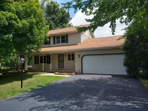 108 Windward Ln, Rochelle, IL 61068