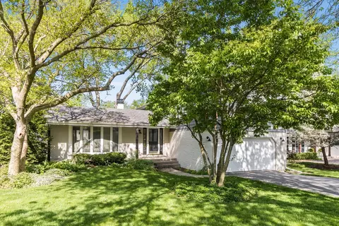 1570 Burning Trl, Wheaton, IL 60189 photo 2