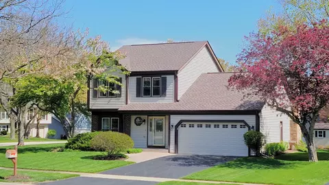 611 Thackeray Ln, Fox River Grove, IL 60021