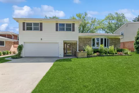 917 S Louis St, Mount Prospect, IL 60056
