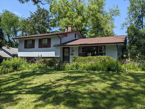744 Sunset Dr, Naperville, IL 60540