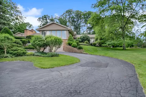 8521 S Cherokee Rd, Palos Park, IL 60464
