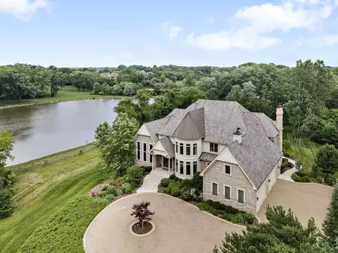 17 Abbey Woods Dr, Barrington Hills, IL 60010
