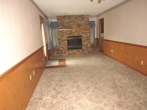 355 Grove St, Weldon, IL 61882 photo 11