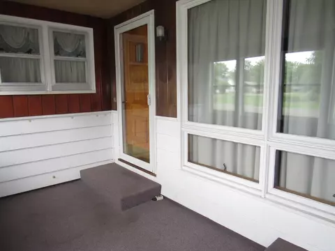 355 Grove St, Weldon, IL 61882 photo 2