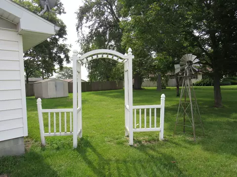 355 Grove St, Weldon, IL 61882 photo 21