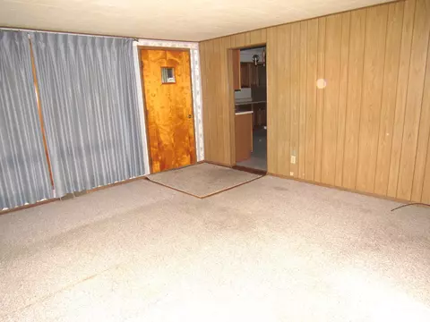 355 Grove St, Weldon, IL 61882 photo 4