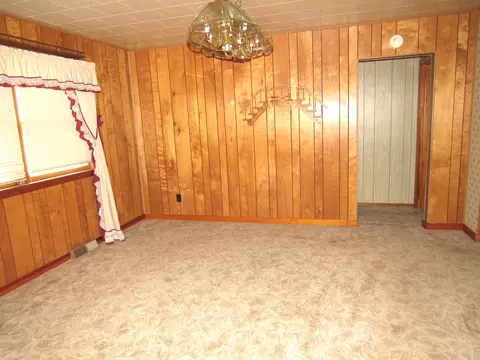 355 Grove St, Weldon, IL 61882 photo 5