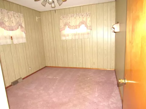 355 Grove St, Weldon, IL 61882 photo 10