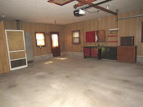 355 Grove St, Weldon, IL 61882 photo 18