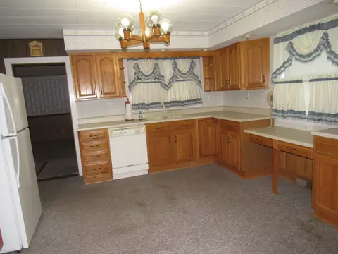 355 Grove St, Weldon, IL 61882 photo 8