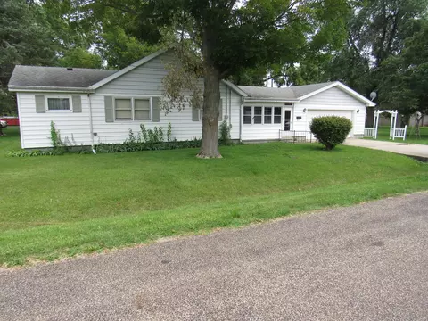 355 Grove St, Weldon, IL 61882