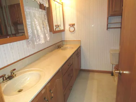355 Grove St, Weldon, IL 61882 photo 13
