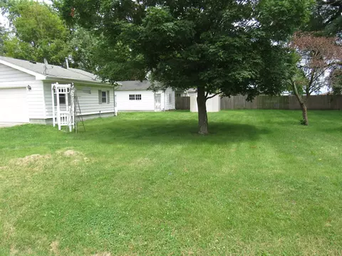355 Grove St, Weldon, IL 61882 photo 20