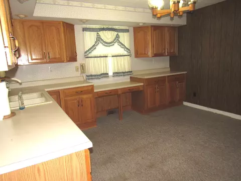 355 Grove St, Weldon, IL 61882 photo 6
