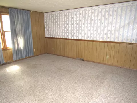 355 Grove St, Weldon, IL 61882 photo 3