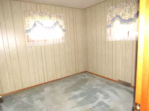 355 Grove St, Weldon, IL 61882 photo 9