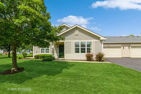 21428 Papoose Lake Dr, Crest Hill, IL 60403