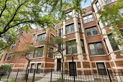 954 W Belle Plaine Ave #2E, Chicago, IL 60613