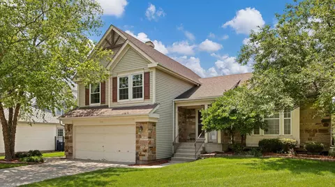1331 Blackhawk Ln, Bartlett, IL 60103