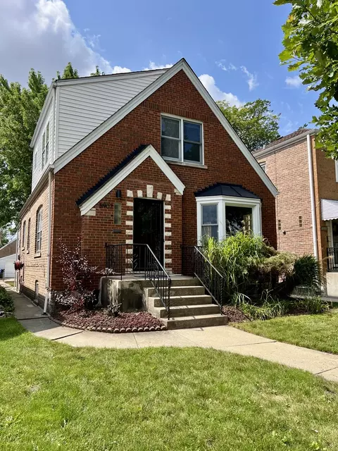 5907 W Roscoe St, Chicago, IL 60634